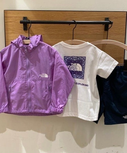 THE NORTH FACE(ザノースフェイス)の「THE NORTH FACE /バンダナ スクエア ロゴ Tシャツ 2025SS (130~150cm)(Tシャツ/カットソー・キッズ・ブラック/ホワイト/ネイビー・140/150/130)」の5枚目の写真