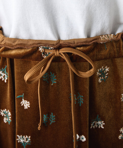 CIAOPANIC TYPY(チャオパニックティピー)の「【2025年S/S新作】花柄刺繍ベロアスカート(スカート・レディース・ブラウン/ブラック/イエロー・SMALL/MEDIUM)」の5枚目の写真