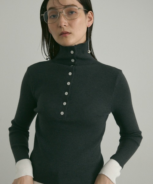 Front button high neck color knit / フロントボタンハイネック配色