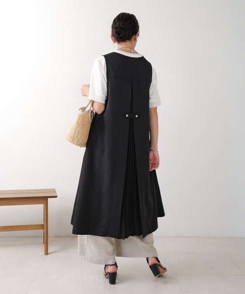 Bou Jeloud(ブージュルード)の「バックプリーツロングジレ(ベスト・レディース・ブラック/アイボリー・38)」の2枚目の写真