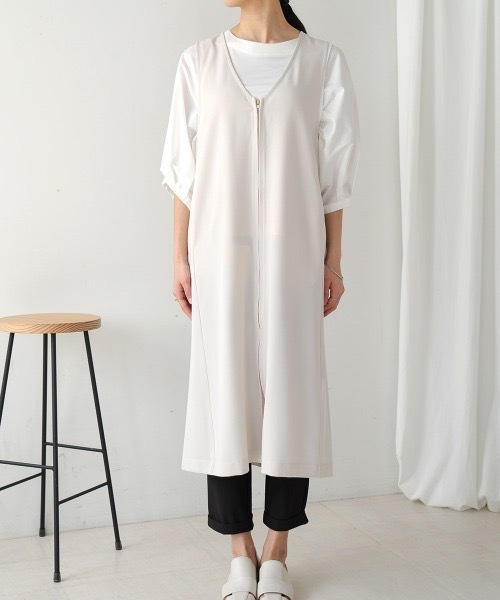 Bou Jeloud(ブージュルード)の「バックプリーツロングジレ(ベスト・レディース・ブラック/アイボリー・38)」の4枚目の写真