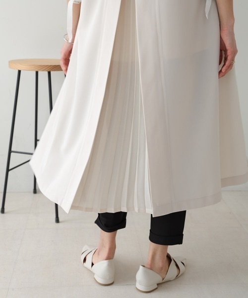 Bou Jeloud(ブージュルード)の「バックプリーツロングジレ(ベスト・レディース・ブラック/アイボリー・38)」の3枚目の写真