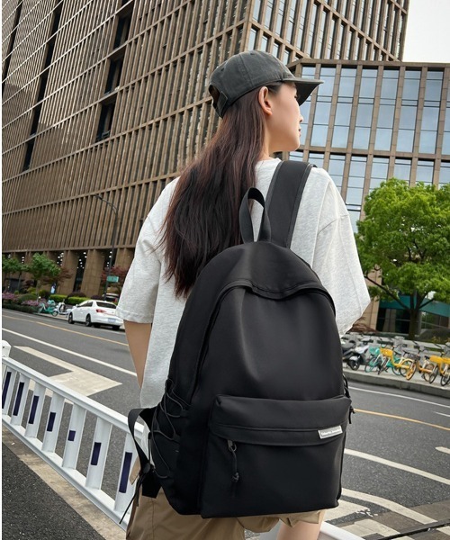 link lot(リンクロット)の「【A4サイズ対応】サイドドローコードデザインバックパックリュック 大容量 男女兼用 通勤 通学(バックパック/リュック・メンズ・ブラック/ホワイト・F)」の4枚目の写真