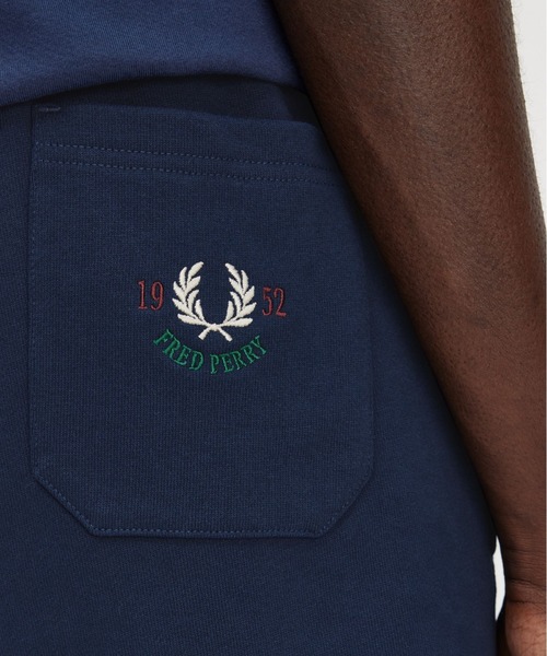FRED PERRY(フレッドペリー)の「1952 Sweat Shorts/刺繍ロゴスウェットショートパンツ(スウェットパンツ・メンズ・ブルー・S/M)」の19枚目の写真