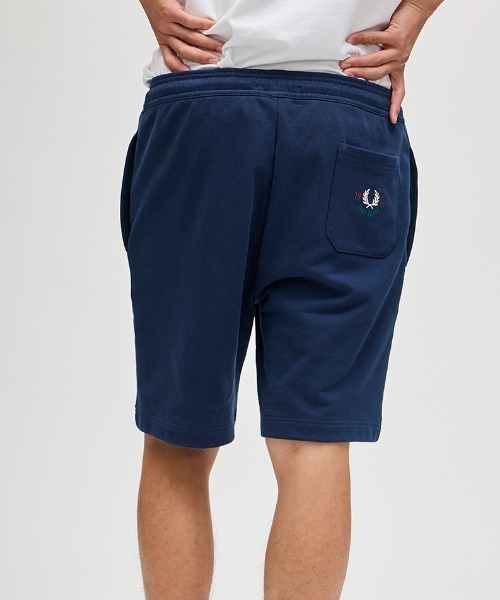FRED PERRY(フレッドペリー)の「1952 Sweat Shorts/刺繍ロゴスウェットショートパンツ(スウェットパンツ・メンズ・ブルー・S/M)」の3枚目の写真