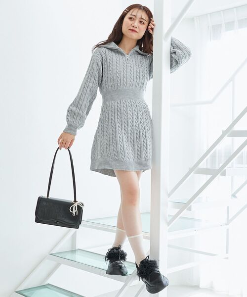 MAJESTIC LEGON(マジェスティックレゴン)の「ケーブルジップニットミニワンピ(ワンピース・レディース・グレー/アイボリー/ネイビー・MEDIUM)」の12枚目の写真