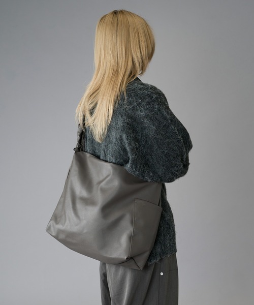 kutir(クティール)の「ASSORT BIG GATHER SHOULDER BAG/アソートビッグギャザーショルダーバック(ショルダーバッグ・メンズ・ブラック系/チャコールグレー/グレー/ブラック・FREE)」の18枚目の写真