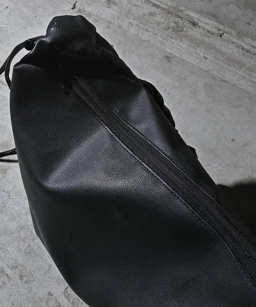 kutir(クティール)の「ASSORT BIG GATHER SHOULDER BAG/アソートビッグギャザーショルダーバック(ショルダーバッグ・メンズ・ブラック系/チャコールグレー/グレー/ブラック・FREE)」の7枚目の写真