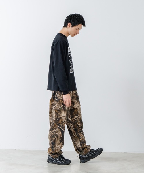 OUTDOOR EXCHANGE（アウトドアエクスチェンジ）の「【OUTDOOR EXCHANGE/アウトドアエクスチェンジ】ウェーブプリントクルーネックロンT オーバーサイズ（Tシャツ/カットソー・メンズ・ホワイト/ブラック・MEDIUM/LARGE）」の20枚目の写真