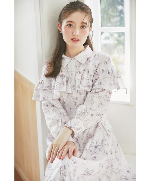 tocco closet(トッコ クローゼット)の「パール釦バックレースアップフリルヨークフラワープリントシャツワンピース(ワンピース・レディース・オフホワイト/ラベンダー・M)」の2枚目の写真