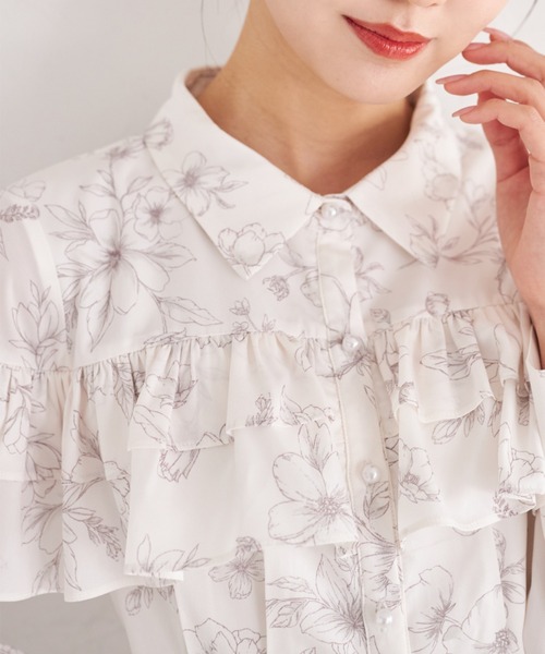 tocco closet(トッコ クローゼット)の「パール釦バックレースアップフリルヨークフラワープリントシャツワンピース(ワンピース・レディース・オフホワイト/ラベンダー・M)」の3枚目の写真