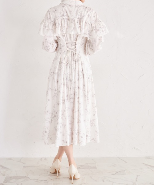 tocco closet(トッコ クローゼット)の「パール釦バックレースアップフリルヨークフラワープリントシャツワンピース(ワンピース・レディース・オフホワイト/ラベンダー・M)」の9枚目の写真
