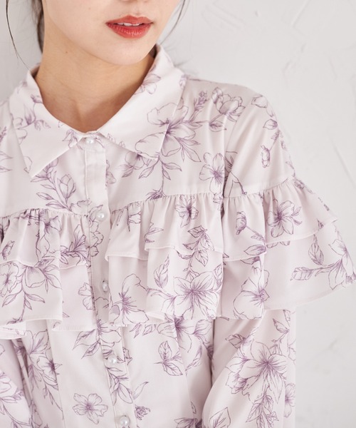 tocco closet(トッコ クローゼット)の「パール釦バックレースアップフリルヨークフラワープリントシャツワンピース(ワンピース・レディース・オフホワイト/ラベンダー・M)」の19枚目の写真