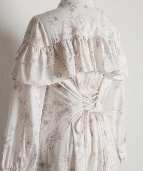 tocco closet(トッコ クローゼット)の「パール釦バックレースアップフリルヨークフラワープリントシャツワンピース(ワンピース・レディース・オフホワイト/ラベンダー・M)」の14枚目の写真