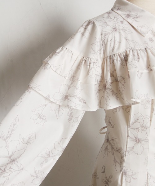 tocco closet(トッコ クローゼット)の「パール釦バックレースアップフリルヨークフラワープリントシャツワンピース(ワンピース・レディース・オフホワイト/ラベンダー・M)」の20枚目の写真