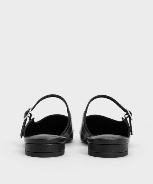 CHARLES & KEITH（チャールズ & キース）の「パールエンベリシュッド キャップトゥフラットミュール（サンダル・レディース・ホワイト/ブラック・24.5cm/23.5cm/23cm/22.5cm/26.5cm/25.5cm/25cm）」の13枚目の写真