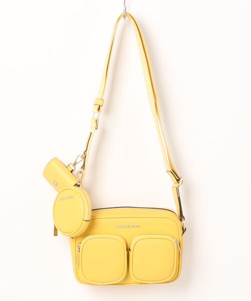 イエロー レザー クロスボディショルダーバッグ MICHAEL KORS（マイケルコース）の「JET SET TRAVEL レザー