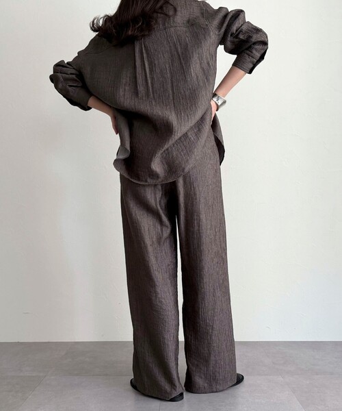 fredy emue（フレディエミュ）の「《セットアップ対応》Shiny creapイージーパンツ（その他パンツ・レディース・ブラウン/ブラック/ベージュ・38/36）」の8枚目の写真