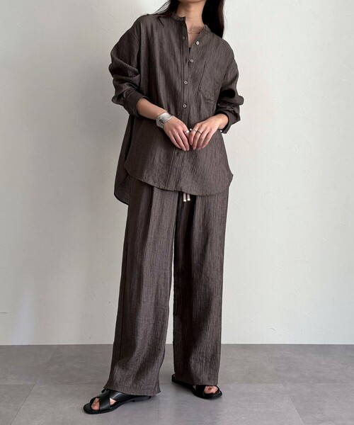 fredy emue（フレディエミュ）の「《セットアップ対応》Shiny creapイージーパンツ（その他パンツ・レディース・ブラウン/ブラック/ベージュ・38/36）」の11枚目の写真