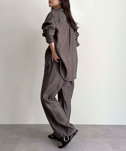 fredy emue（フレディエミュ）の「《セットアップ対応》Shiny creapイージーパンツ（その他パンツ・レディース・ブラウン/ブラック/ベージュ・38/36）」の13枚目の写真