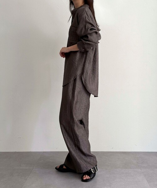 fredy emue（フレディエミュ）の「《セットアップ対応》Shiny creapイージーパンツ（その他パンツ・レディース・ブラウン/ブラック/ベージュ・38/36）」の14枚目の写真