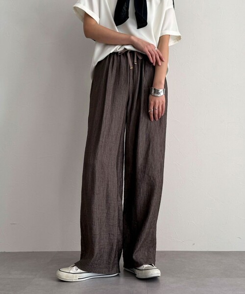 fredy emue（フレディエミュ）の「《セットアップ対応》Shiny creapイージーパンツ（その他パンツ・レディース・ブラウン/ブラック/ベージュ・38/36）」の22枚目の写真