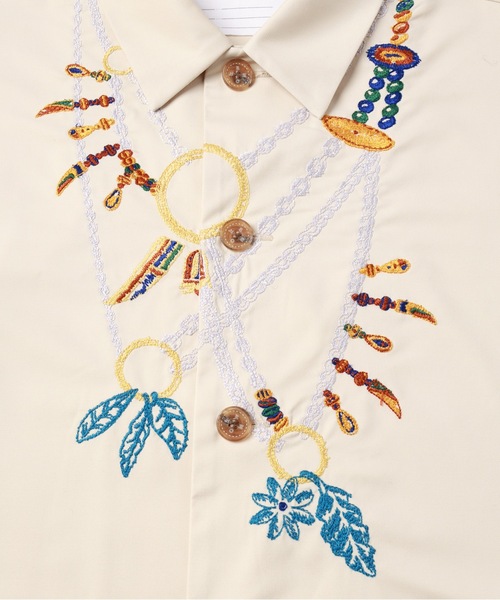 amok（アモク）の「AMULET EMBROIDERY SHIRT（シャツ/ブラウス・メンズ・ベージュ/ブラック・S/M/L）」の12枚目の写真
