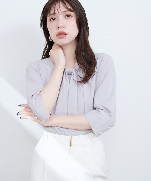 natural couture（ナチュラルクチュール）の「袖口パールノット結び6分袖ブラウス（シャツ/ブラウス・レディース・サックスブルー/ピンクベージュ/チャコールグレー/グレー/オフホワイト/ネイビー・FREE）」の21枚目の写真