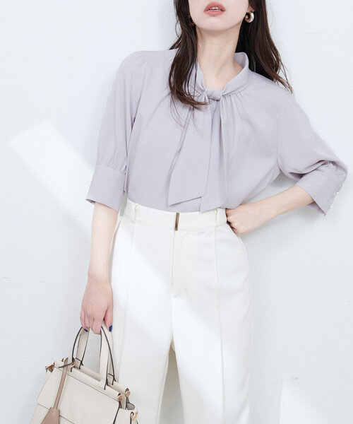 natural couture（ナチュラルクチュール）の「袖口パールノット結び6分袖ブラウス（シャツ/ブラウス・レディース・サックスブルー/ピンクベージュ/チャコールグレー/グレー/オフホワイト/ネイビー・FREE）」の22枚目の写真