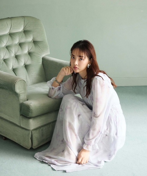 fifth（フィフス）の「水彩フラワー柄シャーリングワンピース（ワンピース・レディース・ラベンダー/イエロー・M）」の2枚目の写真