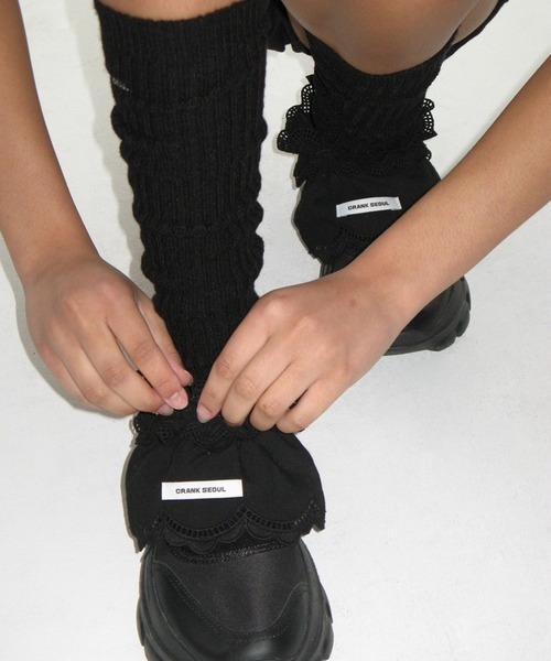 CRANK（クランク）の「★K-POPアイドル着用 CRANK／フリルシューカバー（シューズアクセサリー・レディース・ブラック/ホワイト・FREE）」の8枚目の写真