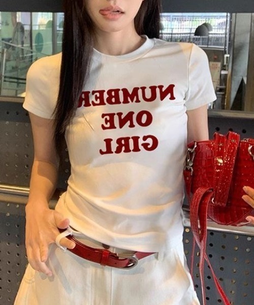 DIAVEL(ディアベル)の「【新色追加】ロゴショート丈Tシャツ(Tシャツ/カットソー・レディース・レッド/ホワイト/グレー・M)」の9枚目の写真