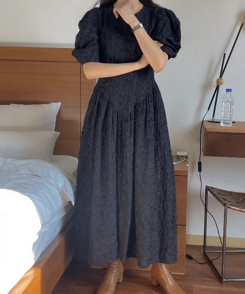 FREE STYLISTS(フリー スタイリスト)の「YUGA_YGMC エンボス加工ドレスワンピース(ドレス・レディース・ブラック/オフホワイト・FREE)」の6枚目の写真
