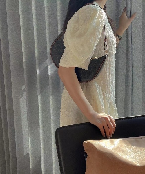FREE STYLISTS(フリー スタイリスト)の「YUGA_YGMC エンボス加工ドレスワンピース(ドレス・レディース・ブラック/オフホワイト・FREE)」の8枚目の写真