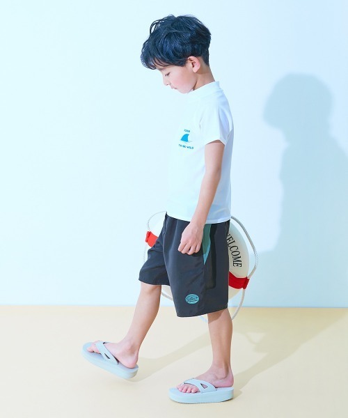 devirock(デビロック)の「服っぽく着られる 配色デザイン UVカット サーフパンツ水着(水着・キッズ・カーキ/ダークネイビー/スミクロ・130cm/120cm/110cm/100cm/160cm/150cm/140cm)」の4枚目の写真