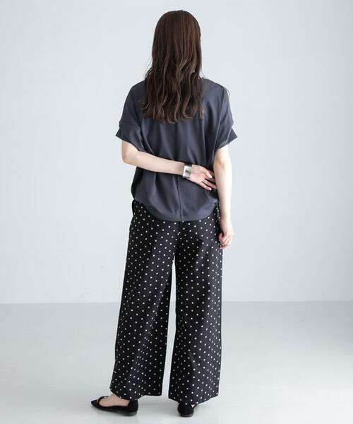 URBAN RESEARCH Sonny Label（アーバンリサーチサニーレーベル）の「『WEB限定』吸水速乾UVクールタッチドルマンプルオーバー（Tシャツ/カットソー・レディース・オフホワイト/チャコールグレー/ブルー/グレー系その他・FREE）」の19枚目の写真