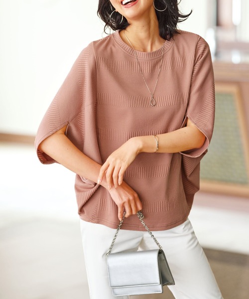 BELLUNA PLUS(ベルーナ)の「ボーダージャカードドルマンプルオーバー(Tシャツ/カットソー・レディース・グレイッシュベージュ/ターコイズブルー/ピンク/ネイビー・MEDIUM/LARGE/X-LARGE)」の1枚目の写真