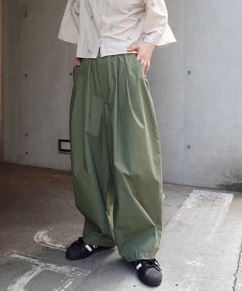 CORNERS（コーナーズ）の「ツータックイージーバルーンバギーパンツ（その他パンツ・レディース・ベージュ/ダークベージュ/グリーン/ネイビー・マルチサイズ）」の3枚目の写真