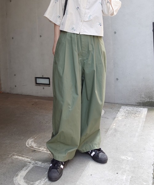 CORNERS（コーナーズ）の「ツータックイージーバルーンバギーパンツ（その他パンツ・レディース・ベージュ/ダークベージュ/グリーン/ネイビー・マルチサイズ）」の6枚目の写真