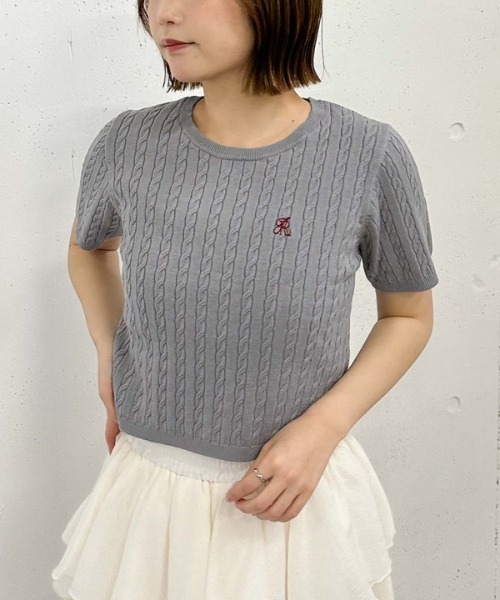 archives（アルシーヴ）の「ハーフスリーブロゴ刺繍ケーブルニット（ニット/セーター・レディース・アイボリー/グレー/ネイビー/イエロー/レッド・MEDIUM）」の3枚目の写真