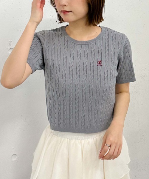 archives（アルシーヴ）の「ハーフスリーブロゴ刺繍ケーブルニット（ニット/セーター・レディース・アイボリー/グレー/ネイビー/イエロー/レッド・MEDIUM）」の6枚目の写真