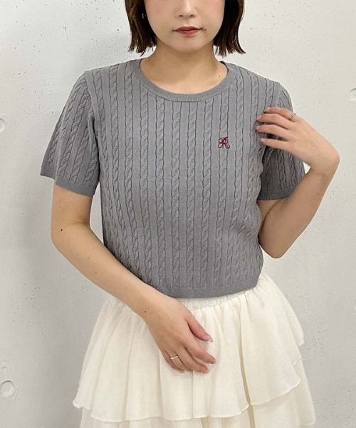 archives（アルシーヴ）の「ハーフスリーブロゴ刺繍ケーブルニット（ニット/セーター・レディース・アイボリー/グレー/ネイビー/イエロー/レッド・MEDIUM）」の7枚目の写真