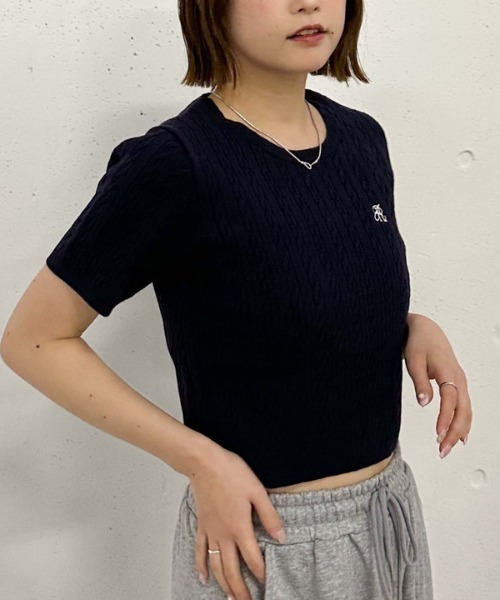 archives（アルシーヴ）の「ハーフスリーブロゴ刺繍ケーブルニット（ニット/セーター・レディース・アイボリー/グレー/ネイビー/イエロー/レッド・MEDIUM）」の17枚目の写真