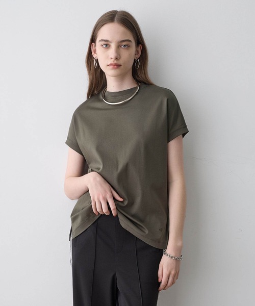 LE SOUK HOLIDAY(ルスークホリデー)の「【新色追加】モックネックスムースTシャツ【接触冷感・吸水速乾】(Tシャツ/カットソー・レディース・ベージュ/ネイビー/イエロー/グリーン/レッド/オフホワイト/チャコールグレー/ブラック/カーキ/ライトグリーン/サックスブルー・M/L)」の5枚目の写真