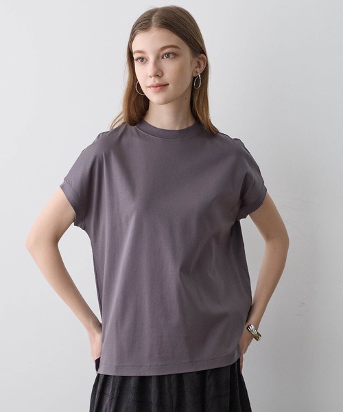 LE SOUK HOLIDAY(ルスークホリデー)の「【新色追加】モックネックスムースTシャツ【接触冷感・吸水速乾】(Tシャツ/カットソー・レディース・ベージュ/ネイビー/イエロー/グリーン/レッド/オフホワイト/チャコールグレー/ブラック/カーキ/ライトグリーン/サックスブルー・M/L)」の3枚目の写真