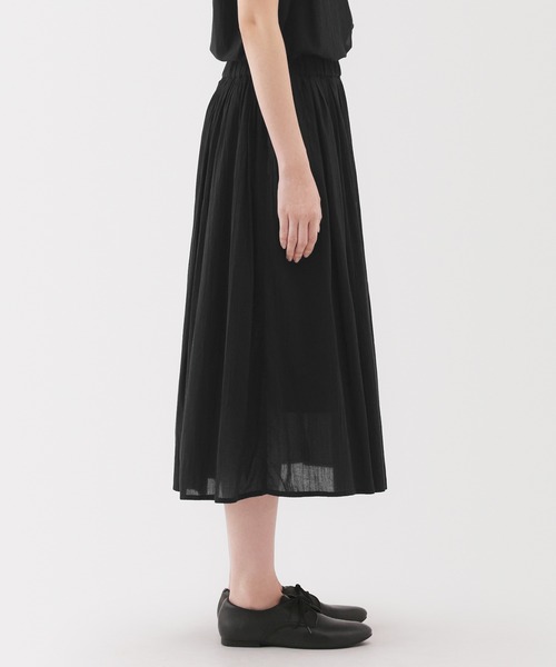 無印良品（ムジルシリョウヒン）の「婦人　強撚ボイル　ギャザースカート（スカート・レディース・ダークグリーン/ブラック/オフホワイト/ブラック系・L/M/S/XL）」の15枚目の写真