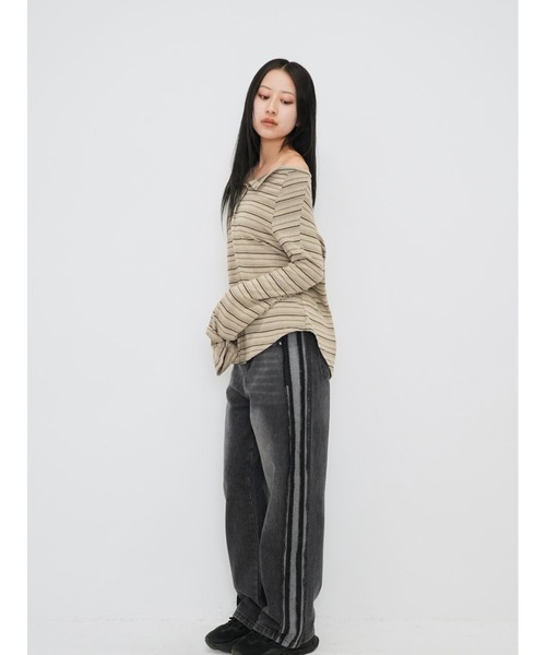 Enewd nina(エニュードニーナ)の「ストライプ ボタン オフショルダー Tシャツ ベージュ ブラック 秋冬新作(Tシャツ/カットソー・レディース・ベージュ/ブラック/サンドベージュ・FREE)」の11枚目の写真
