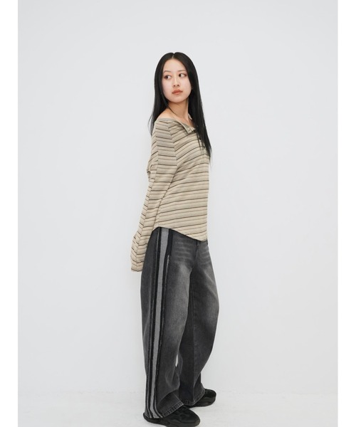 Enewd nina(エニュードニーナ)の「ストライプ ボタン オフショルダー Tシャツ ベージュ ブラック 秋冬新作(Tシャツ/カットソー・レディース・ベージュ/ブラック/サンドベージュ・FREE)」の12枚目の写真