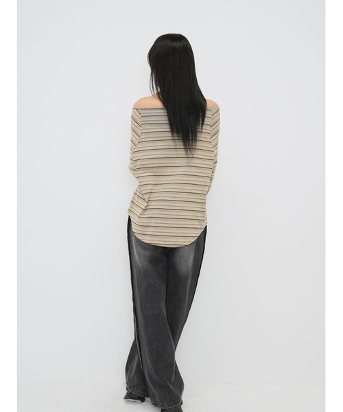 Enewd nina(エニュードニーナ)の「ストライプ ボタン オフショルダー Tシャツ ベージュ ブラック 秋冬新作(Tシャツ/カットソー・レディース・ベージュ/ブラック/サンドベージュ・FREE)」の13枚目の写真