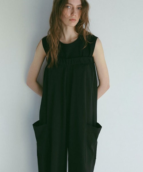 ETRE TOKYO（エトレトウキョウ）の「スリーブレスショートプルオーバー（Tシャツ/カットソー・レディース・ベージュ/ホワイト/ブラック・FREE）」の3枚目の写真